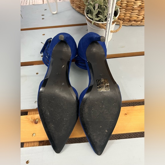 Blink Pointed High Heels in Cobalt Blue
Size:10 - Picture 6 of 10